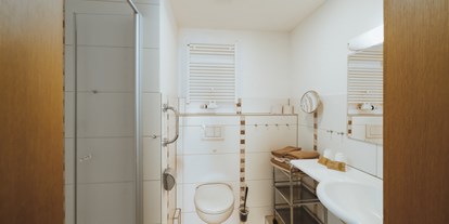 Rollstuhlgerechte Unterkunft - Bayern - Badezimmer - Landhotel Spessartruh