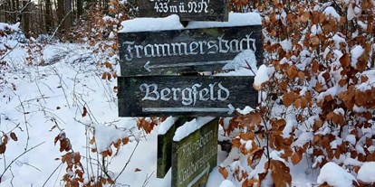 Rollstuhlgerechte Unterkunft - Bayern - Verschneiter Wegweiser - Landhotel Spessartruh