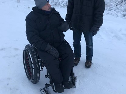Rollstuhlgerechte Unterkunft - Unterkunftsart: Ferienwohnung - The "Wheelblades" attached to front wheels help you move through the snow - The Friendly Moose Lapland