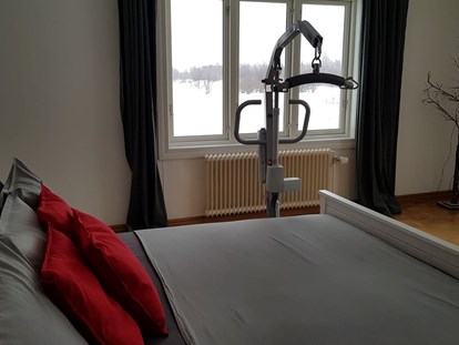 Rollstuhlgerechte Unterkunft - Unterkunftsart: Ferienwohnung - We have a portable hoist available for guest use, although you will need to bring your own sling. Max user weight 180 kg. - The Friendly Moose Lapland