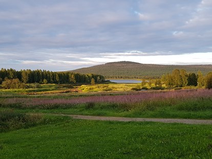 Rollstuhlgerechte Unterkunft - Unterkunftsart: Ferienwohnung - There are beautiful views from the property and accessible footpaths by the Friendly Moose throughout the year. - The Friendly Moose Lapland