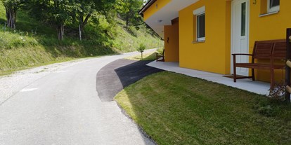 Rollstuhlgerechte Unterkunft - Österreich - Zugang zu den Suiten und Parkplatz - Simmhof - Südsteirische Weinstraße
