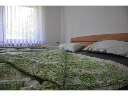 Rollstuhlgerechte Unterkunft - Unterkunftsart: Ferienwohnung - Schlafzimmer I - Fewo Bunte Burg
