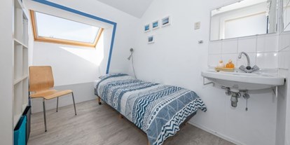 Rollstuhlgerechte Unterkunft - Niederlande - Einzelbett im Einzelzimmer - Modestia Groepsverblijf Texel