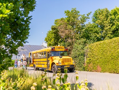 Rollstuhlgerechte Unterkunft - Unterkunftsart: Ferienwohnung - Amerikanischer Schulbus auf  Landgoed de Biestheuvel - Landgoed de Biestheuvel