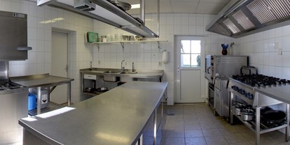 Rollstuhlgerechte Unterkunft - Niederlande - Küche der Gruppenunterkunft - Behindertengerechte Gruppenunterkunft auf Ameland (Niederlande)