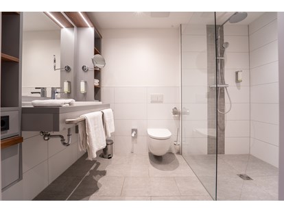 Rollstuhlgerechte Unterkunft - Unterkunftsart: Hotel - Badezimmer in der Kategorie Comfort - Hotel INCLUDiO 