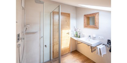 Rollstuhlgerechte Unterkunft - Bayern - Zweites Badezimmer mit schöner Dusche - Rollstuhlgerechte Ferienwohnung in Pfronten