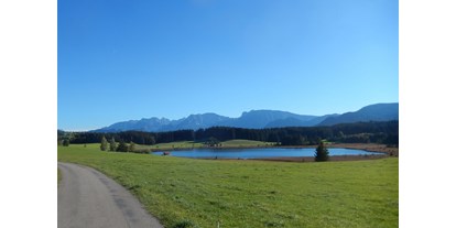 Rollstuhlgerechte Unterkunft - Bayern - Durch saftig grüne Wiesen zu blau glitzernden Seen und Weihern. - Rollstuhlgerechte Ferienwohnung in Pfronten