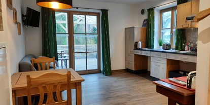 Rollstuhlgerechte Unterkunft - Bayern - Wohnküche mit unterfahrbaren Küchenteilen - Ferienwohnungen Weberhof
