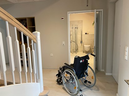 Rollstuhlgerechte Unterkunft - Barrierefreiheit-Merkmale: Für Gäste mit Hörbehinderung oder gehörlose Menschen - Flur - Resort Stettiner Haff