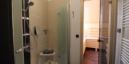 Rollstuhlgerechte Unterkunft - Niedersachsen - Sauna und Duschbereich im Obergeschoss - DAS schwerstbehindertengerechte "Haus Felix" Pflegebett - viele Hilfsmittel  - max. 8 Per - 5-Sterne