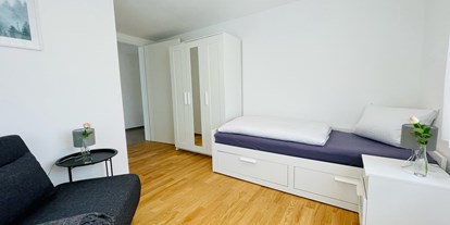 Rollstuhlgerechte Unterkunft - Schwarzwald - Das zweite Schlafzimmer mit Schlafsofa - Ferienwohnung Westweg