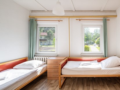 Rollstuhlgerechte Unterkunft - Unterkunftsart: Ferienwohnung - Schlafzimmer Beispiel Hostel - IDA Integrationsdorf Arendsee