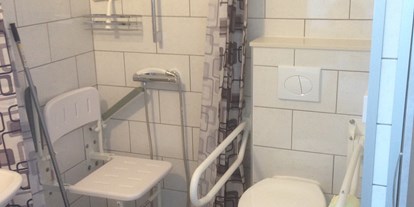 Rollstuhlgerechte Unterkunft - Schwimmbad - Badezimmer Apartment nr8 - DeltaS Appartmani - Rollstuhl und Behindertengerechte Apartments Rab - Kroatien