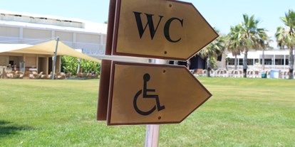 Rollstuhlgerechte Unterkunft - Türkei West - Wegweiser öffentliche Handicatoilette - Güral Premier Belek