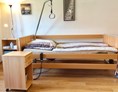 Rollstuhl-Urlaub: Pflegebett - Ferienhaus am LEWITZrand