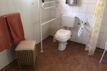 Rollstuhl-Urlaub: Rollstuhlgerechtes Badezimmer - Landhaus Sonnens Huus